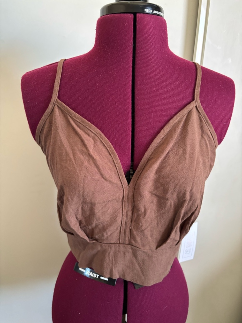 NWT Sienna Sky Brown V-Neck Spaghetti Strap Crop Top, Size Medium